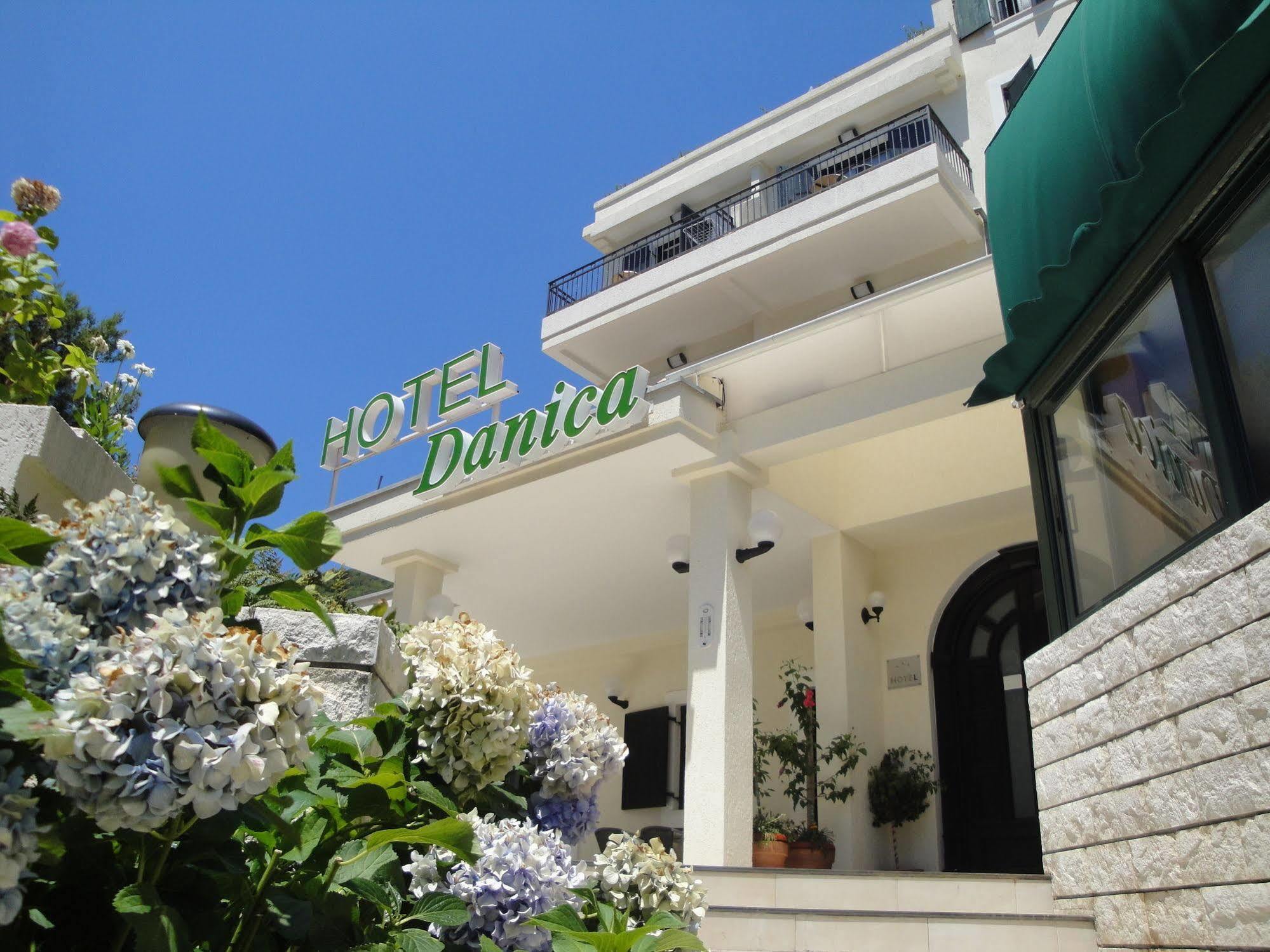 Hotel Danica Petrovac Dış mekan fotoğraf